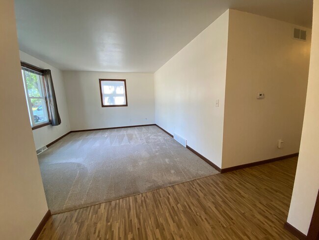 Building Photo - 1339 Primrose Ln