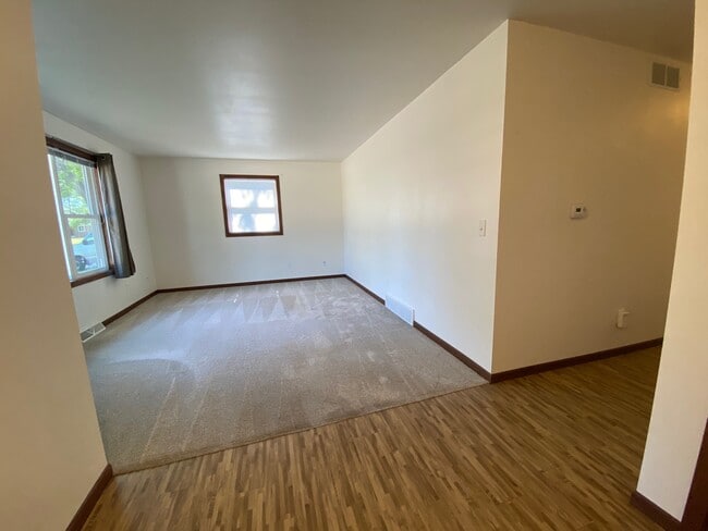 Foto del edificio - 1339 Primrose Ln