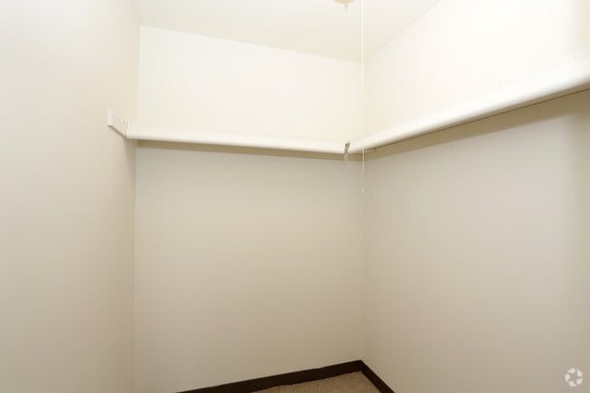 Closet - Carriage Creek Apartments