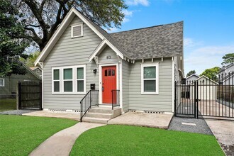 Building Photo - 813 Woodard St