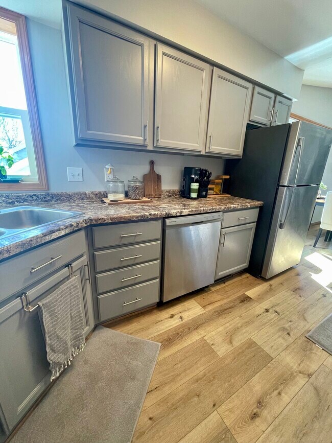 Foto del edificio - 3018 Maple Valley Dr