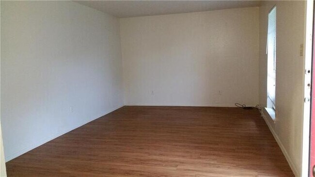 Foto del edificio - 7706 Northcrest Blvd