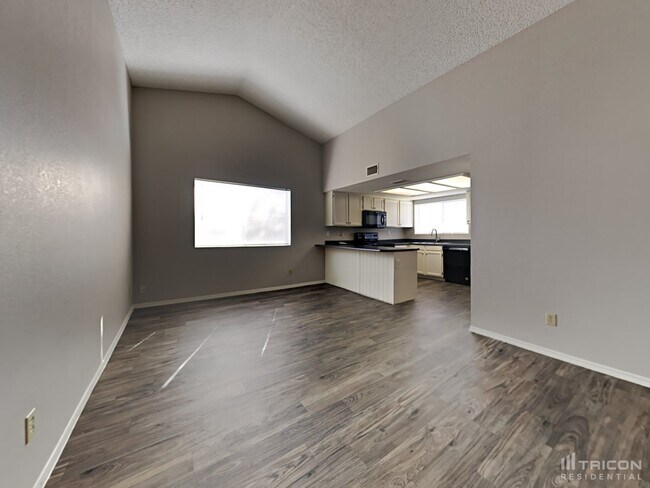 Building Photo - 8427 W Orchid Ln
