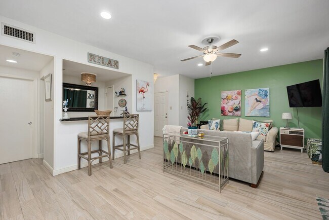 Foto del edificio - 206 W Red Snapper St