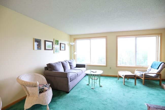 Building Photo - 2+ Bed 2 Bath Furnished Winter Seasonal 6mo Rental Available Nov 1! - $1750/mo