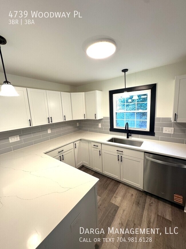 Foto del edificio - 4739 Woodway Pl