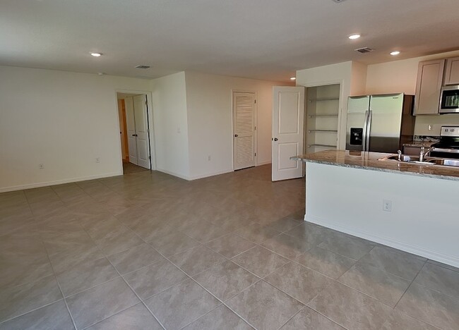 Building Photo - 246 W Twisted Oaks Dr