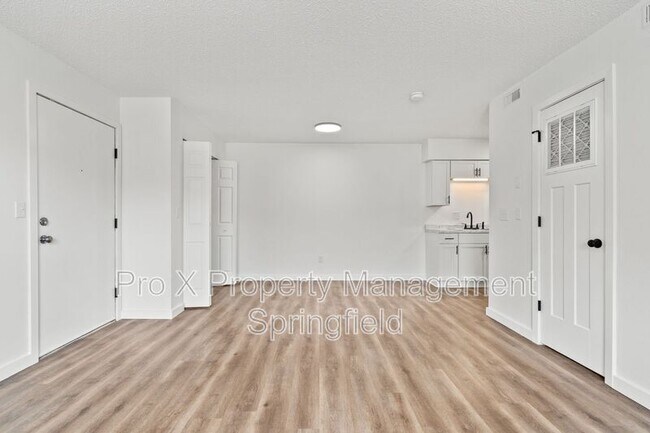 Building Photo - 3111 W Greenwood St