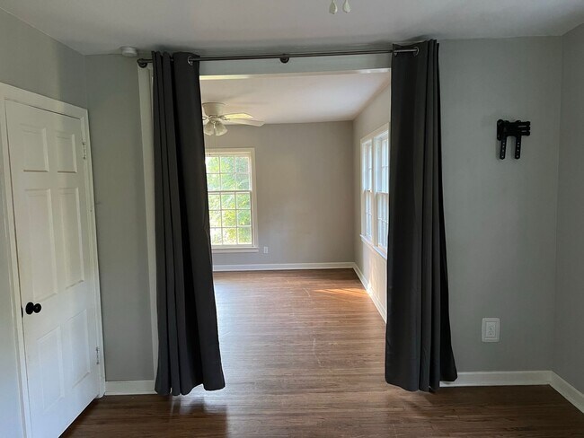 Foto del edificio - 3719 E Elmwood Dr