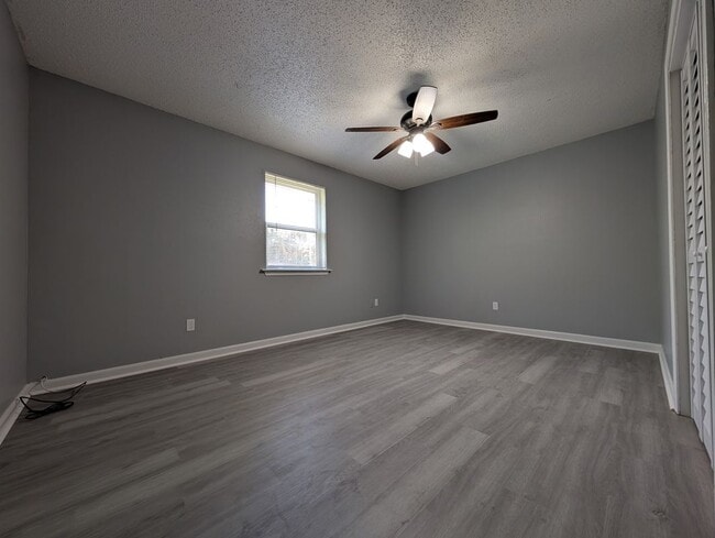 Foto del edificio - 2113 S Sugar Ridge Dr