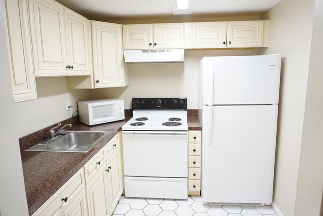 Building Photo - 150 Waltham G