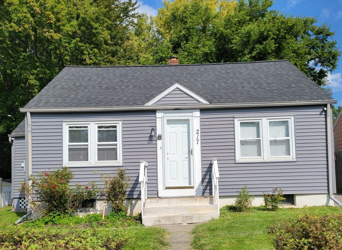 Primary Photo - 217 Thurber St