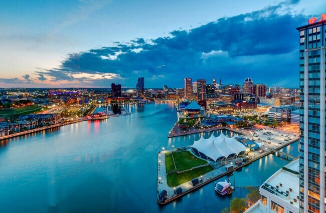 Foto del edificio - 300 International Drive