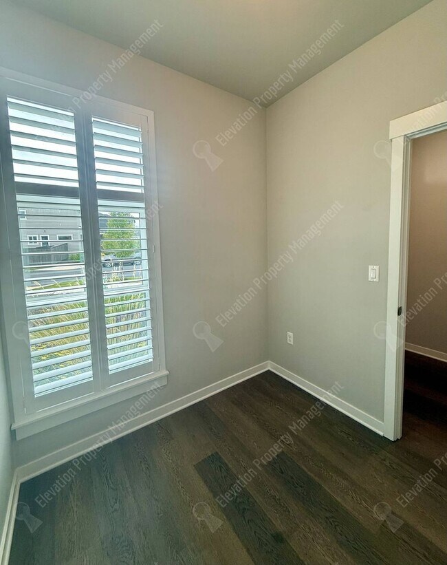 Foto del edificio - Modern single-level 2BR -2BA + office Home  in SE Bend