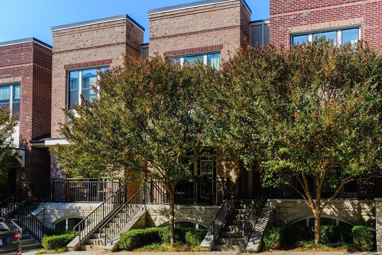 Primary Photo - Biltmore Park Townhouse
