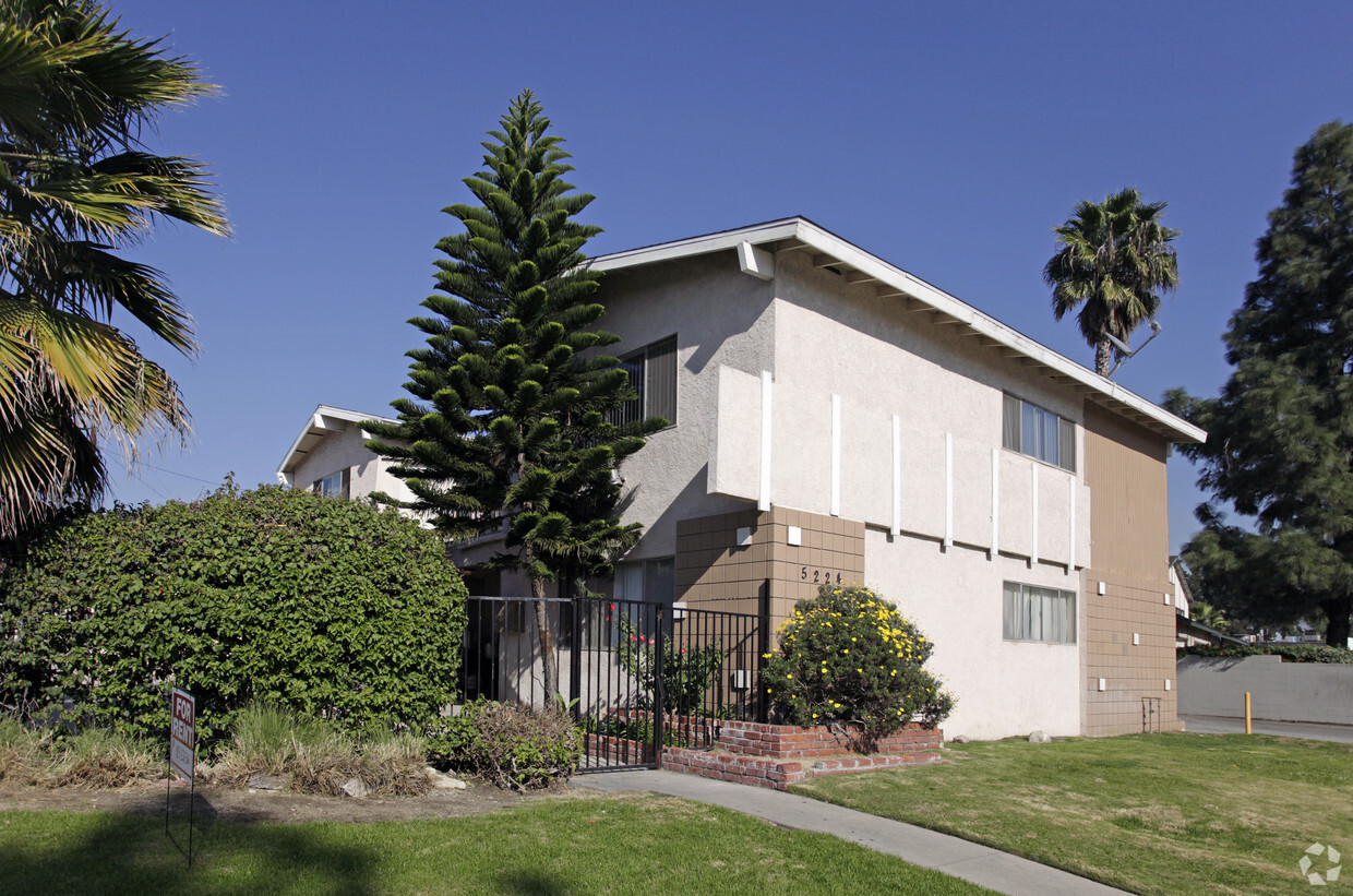 Primary Photo - Five Star Apts