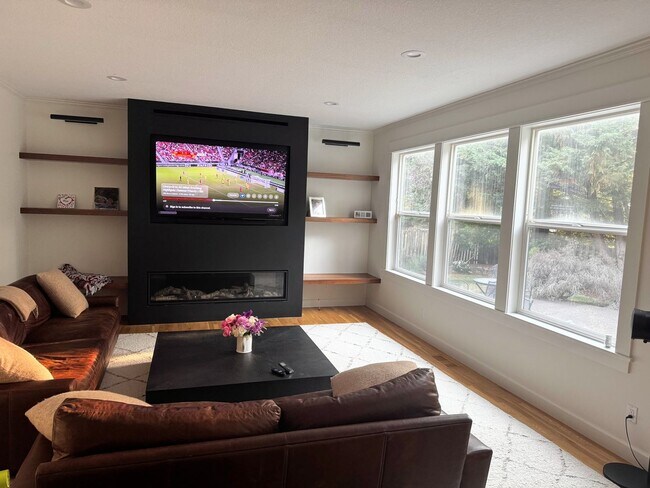 Foto del edificio - Beautiful West Linn 4 Bedroom Home - An En...