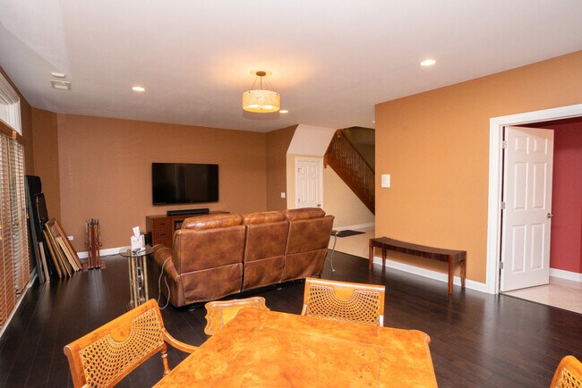 Building Photo - 1844 Admiral Ct