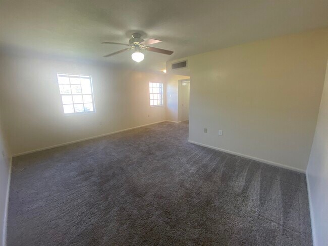 Building Photo - 2203 W Pensacola St