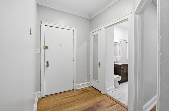 Foto del edificio - 2336 W Addison St