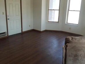 Building Photo - 612 King St