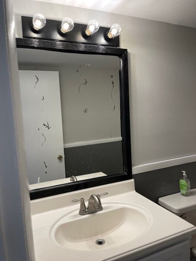 Building Photo - 5649 Smallwood Ct