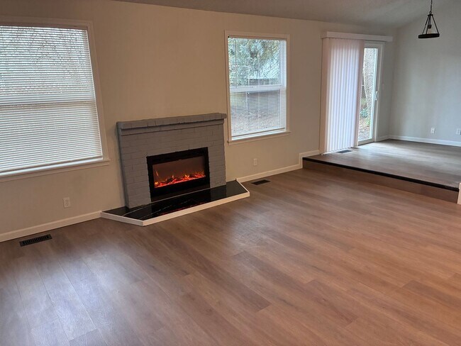 Building Photo - Your Newly Updated 3 Bed, 1 Bath Move-In Ready Home!