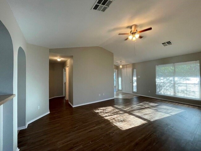 Building Photo - 162 Dressen