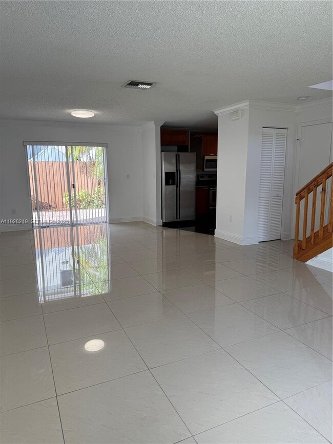 Foto del edificio - 5588 NW 102nd Ct