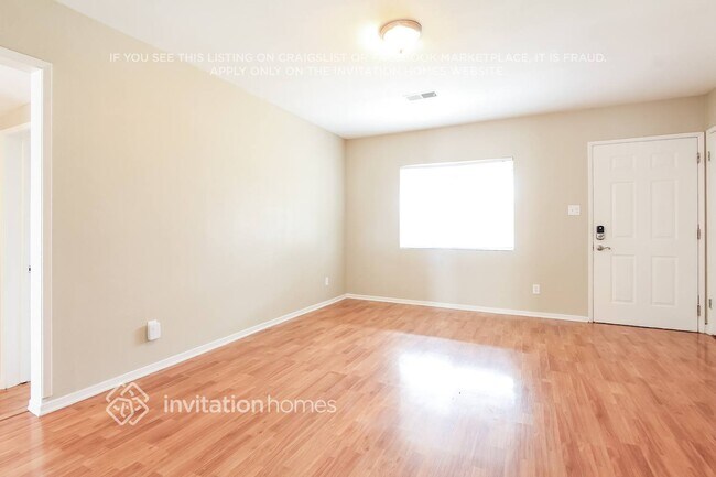 Building Photo - 8440 Hazeltine Ave