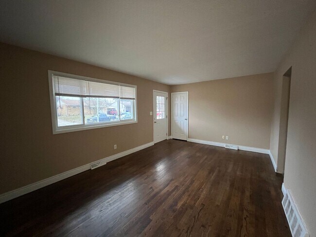 Building Photo - 3881 Hammond Blvd