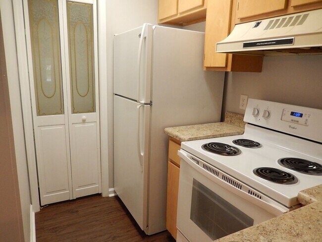 Foto del edificio - NICE 3/2 w/ Fireplace, Washer/Dryer, Vault...