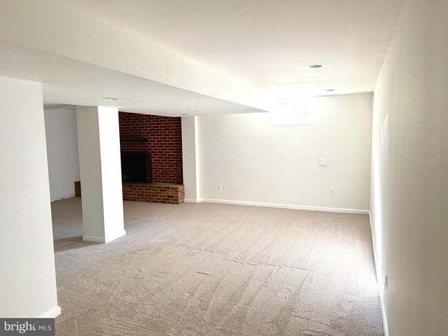 Building Photo - 1606 Thomas Rd