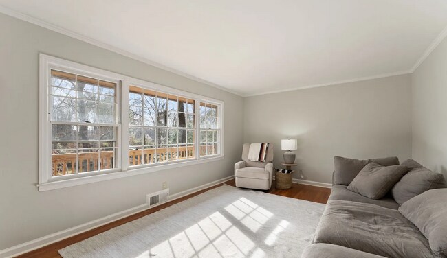 Foto del edificio - 388 Tall Oaks Dr NE