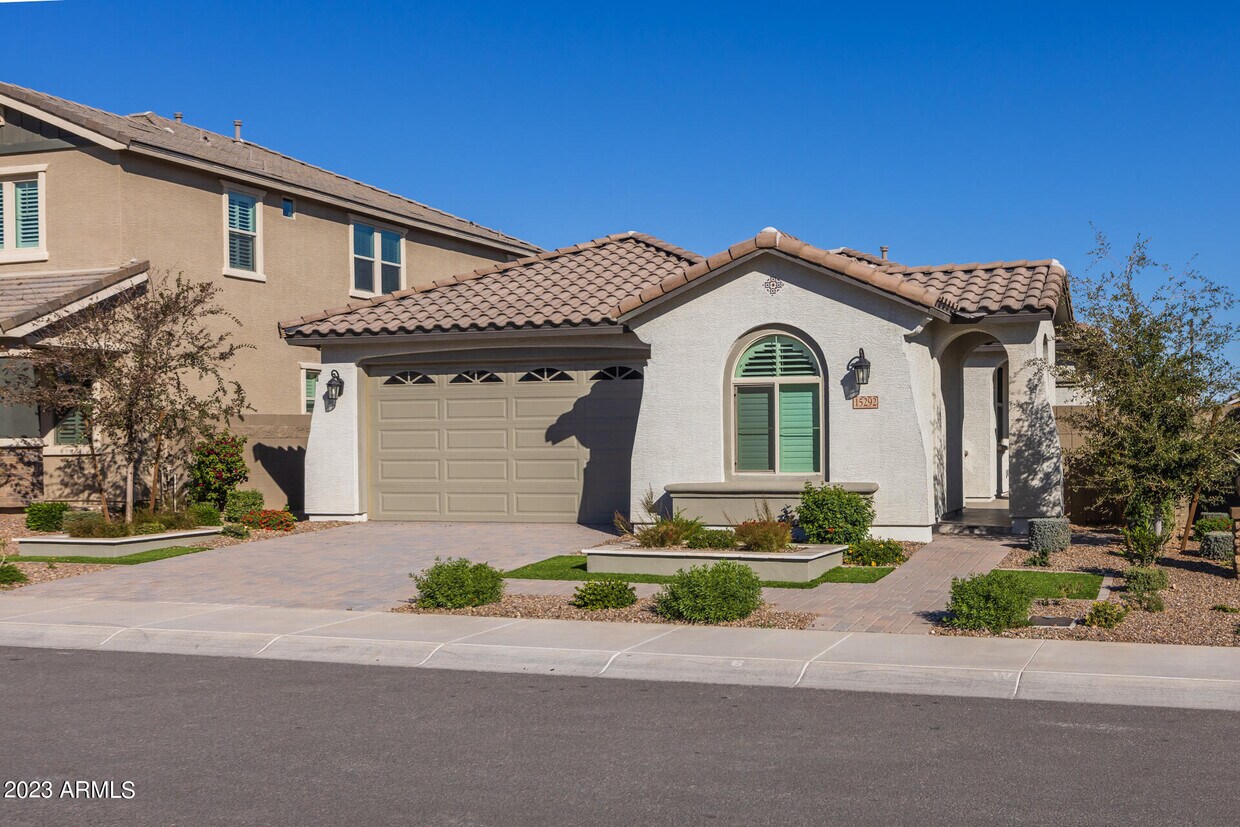 Primary Photo - 15292 W Linden St