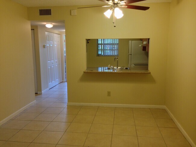 Foto del edificio - 821 NW 103rd Terrace