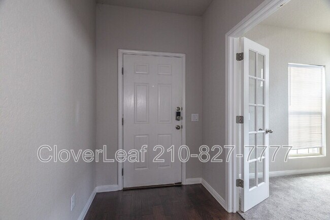 Building Photo - 720 Red Barn Bnd