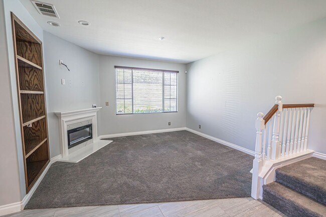 Foto del edificio - COMING SOON! Village Walk 2 Bedroom for Re...
