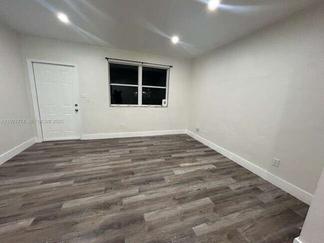 Foto del edificio - 2931 NW 47th St