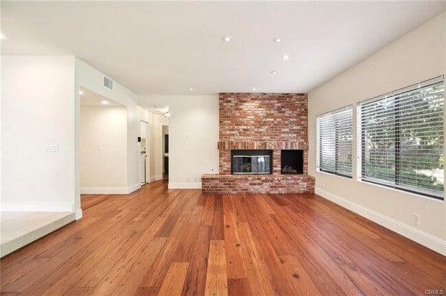 Building Photo - 25682 Nottingham Ct