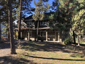 Building Photo - 5 SW Roosevelt Ave