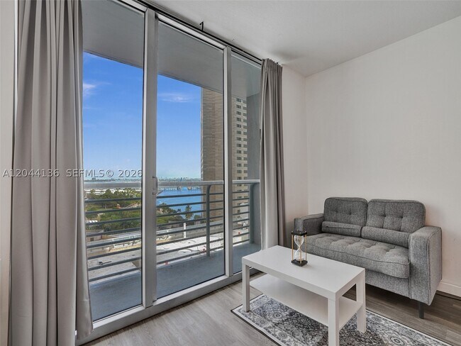 Foto del edificio - 325 S Biscayne Blvd