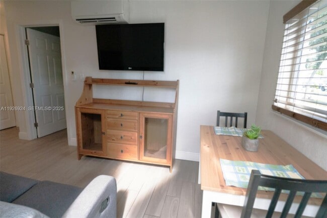 Foto del edificio - 16060 SW 144th Ave