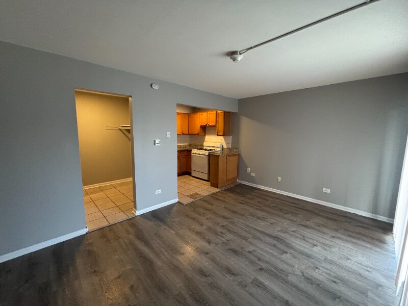 Foto del edificio - 3353 Commercial Ave