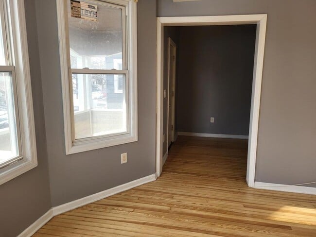 Building Photo - 93 Hopkins Pl