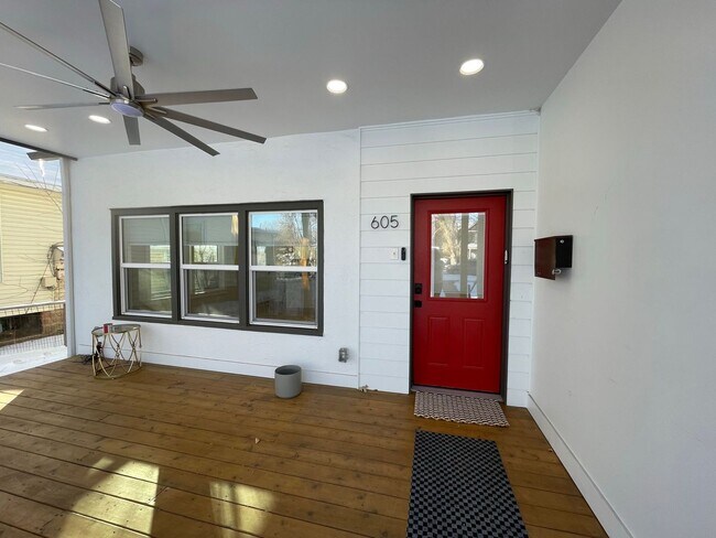 Foto del edificio - $500 move in incentive! Beautiful downtown...