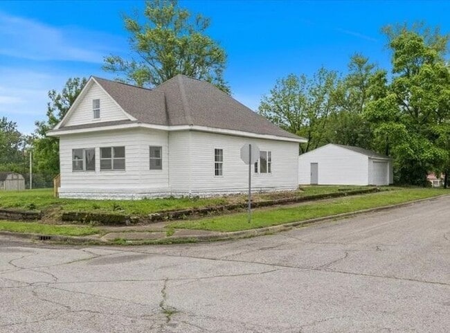 Building Photo - Newly Remolded 4 Bedroom on the Northside