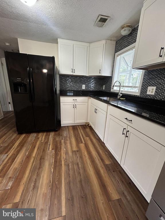 Building Photo - 26326 Skyview Dr