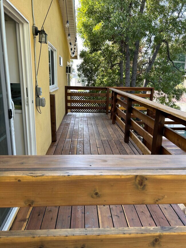 Private balcony - 1711 Holly Dr