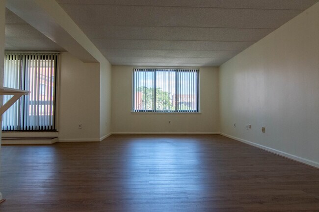 Foto del edificio - 85 Brainerd Rd